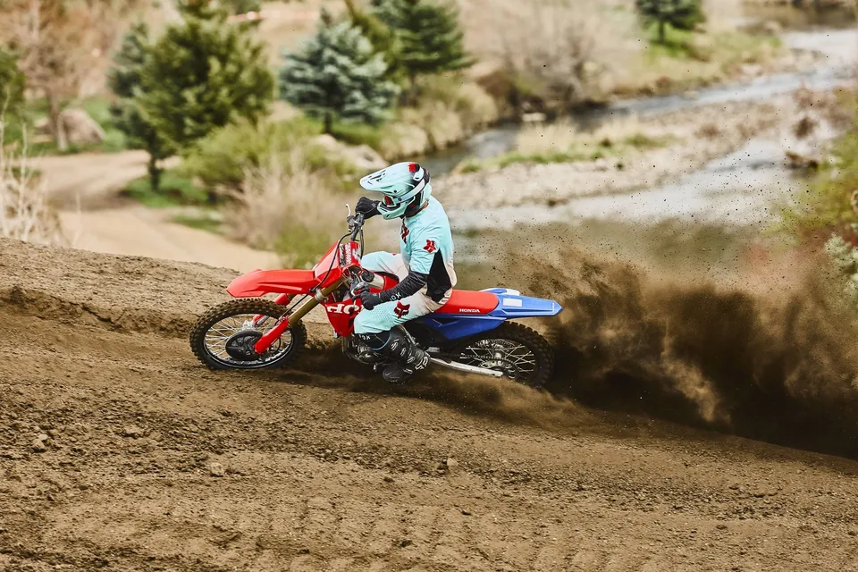 MX2-Training mit der Honda CRF250R auf der Motocross-Strecke